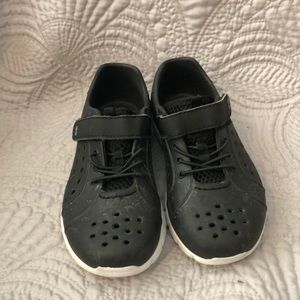SURPRIZE by Stride Rite play shoes - EUC - size 9